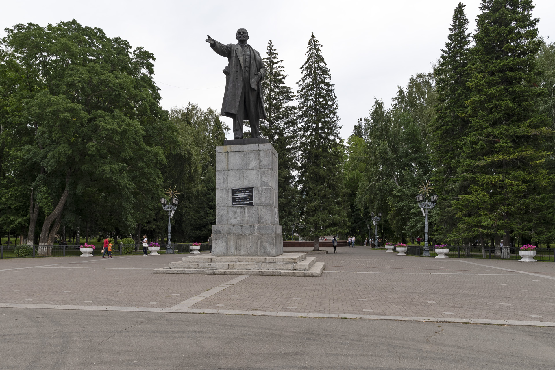 Памятник Ленину в Горно Алтайске