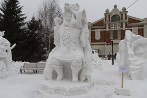 "Танец шамана" - победитель фестиваля снежной скульптуры в Новосибирске