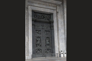 Большие двери Исаакиевского собора