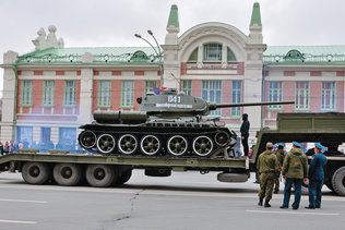 Т-34 готовится к параду