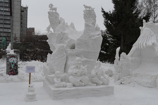 Из поколения в поколение - снежная скульптура из республики Тыва