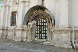 Двери Архангельского собора