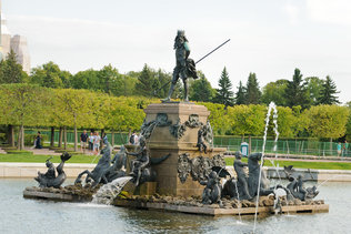Фонтан "Нептун" в верхнем саду Петергофа