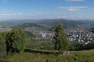 Панорама Горно-Алтайска с горы Тугая
