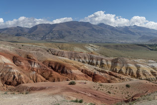 Панорама цветных гор Кызыл-Чина