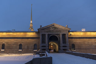 Невские ворота Петропавловской крепости в Санкт-Петербурге