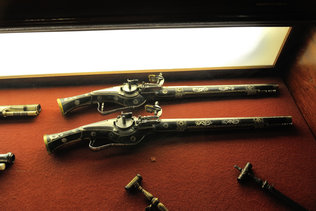 Оружие в рыцарском зале Эрмитажа