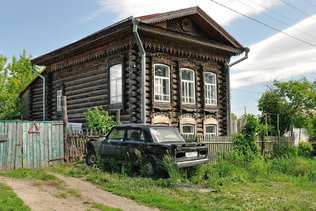 Старинные дома на улице Московской в Колывани