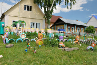 Детская площадка на улице Ольги Жилиной в Колывани