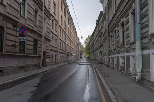 Узкие переулки в центре Санкт-Петербурга