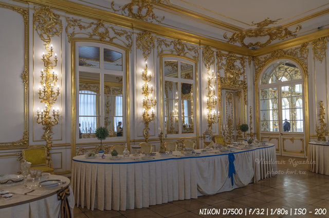 Золотое убранство залов Екатерининского дворца в Пушкине
