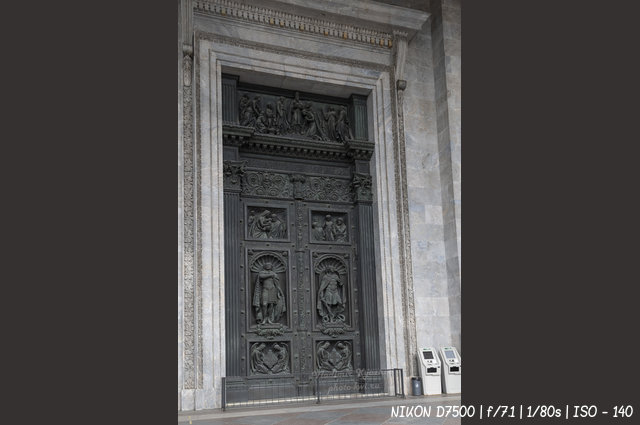 Большие двери Исаакиевского собора