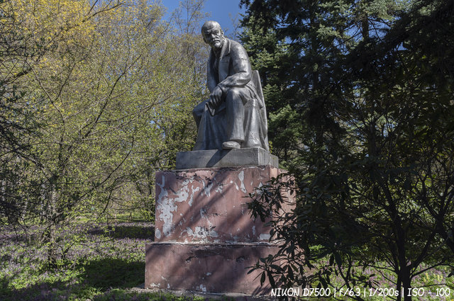 Ленин в Ботаническом саду Санкт-Петербурга