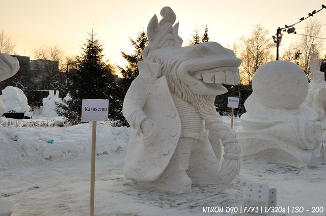 Игрок из Казахстана - Сибирский фестиваль снежной скульптуры - тема Сочи 2014