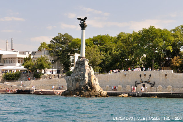 Памятник Затопленным кораблям в Севастополе
