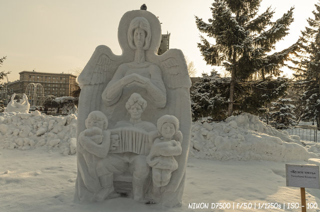 Снежная скульптура "Будем жить" из Казахстана