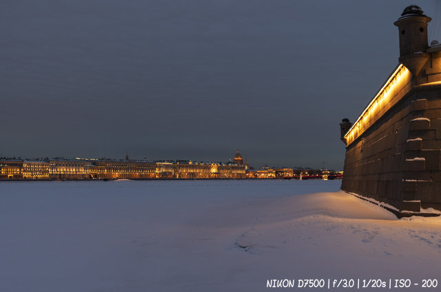 Вид на ночной Санкт-Петебург с Петропавловской крепости